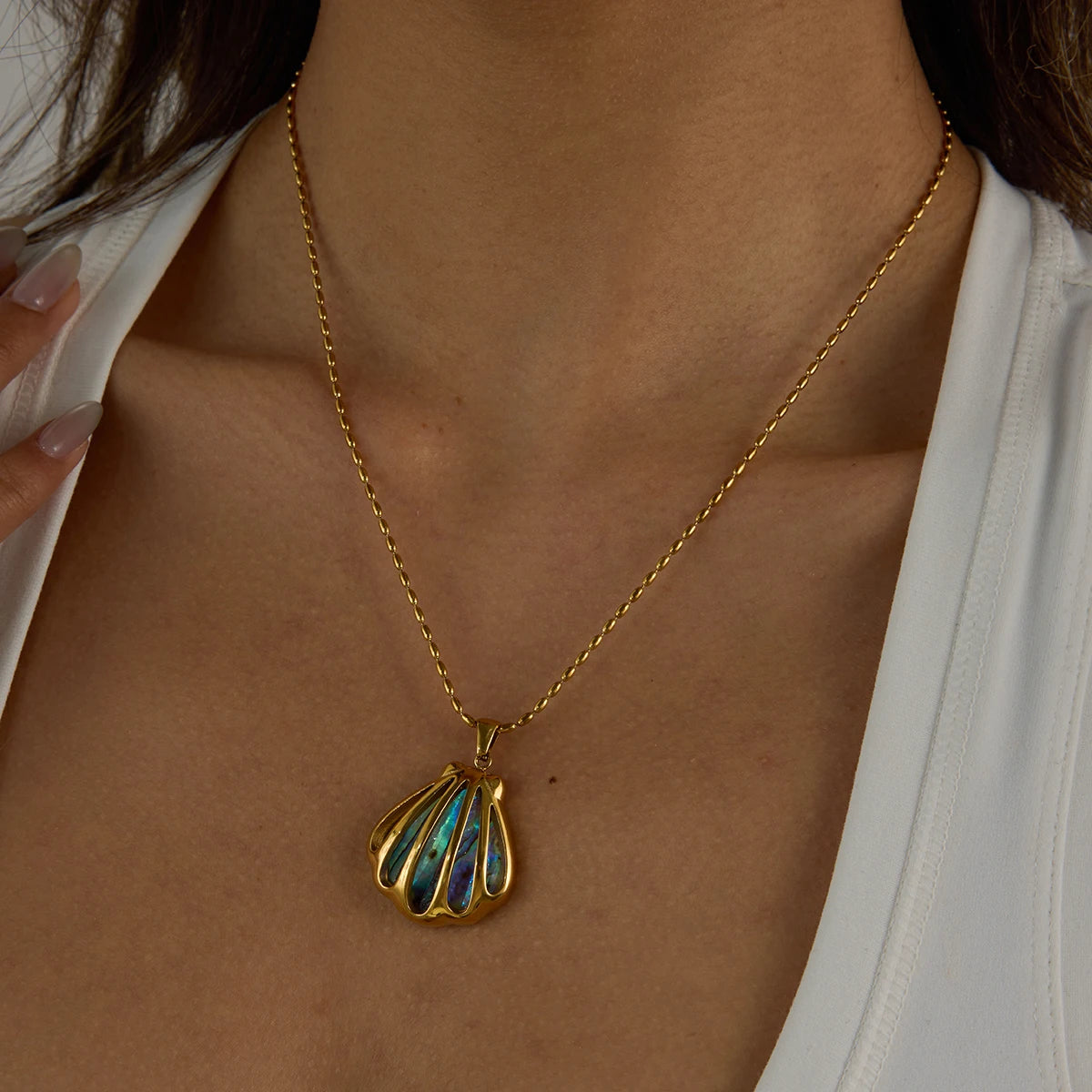 Golden Shell Bloom Necklace