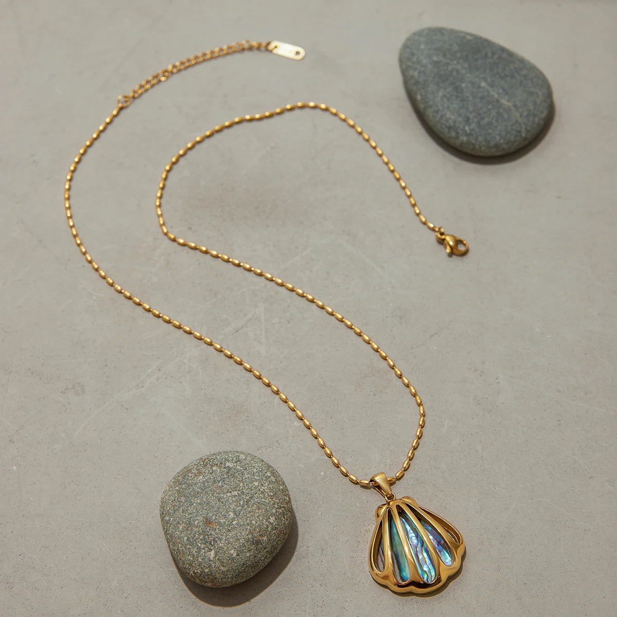 Golden Shell Bloom Necklace