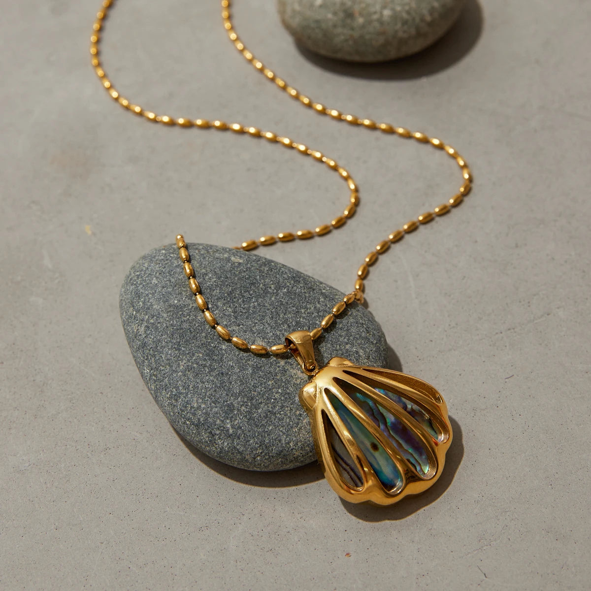 Golden Shell Bloom Necklace