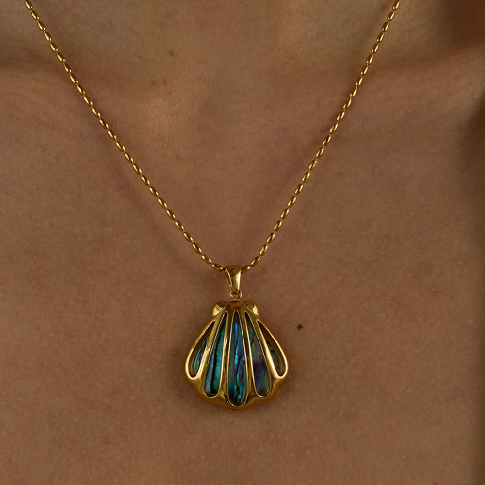 Golden Shell Bloom Necklace