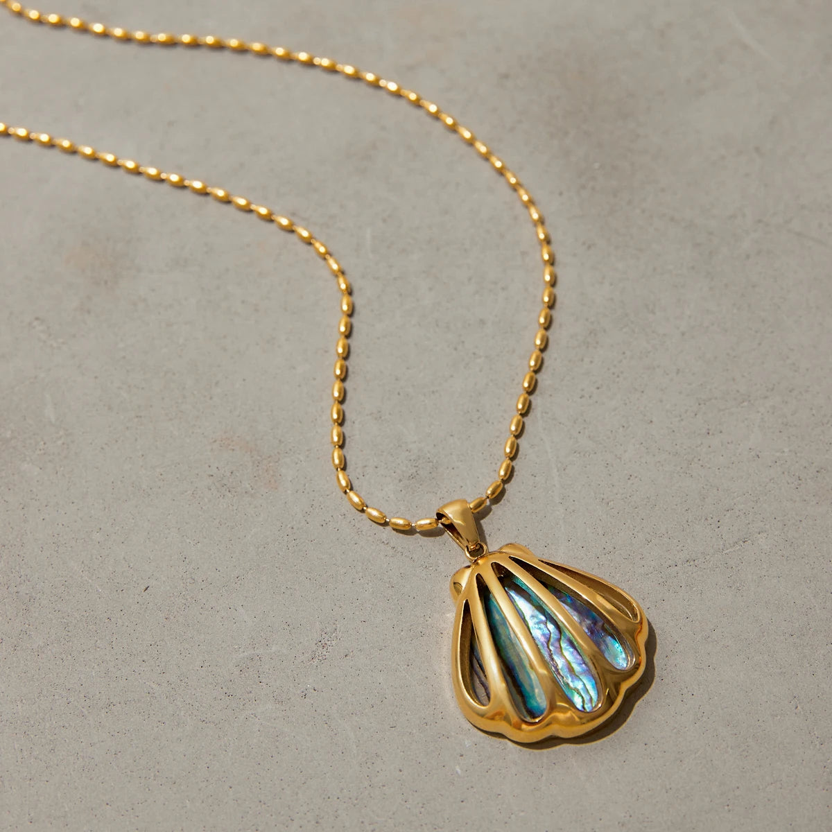 Golden Shell Bloom Necklace