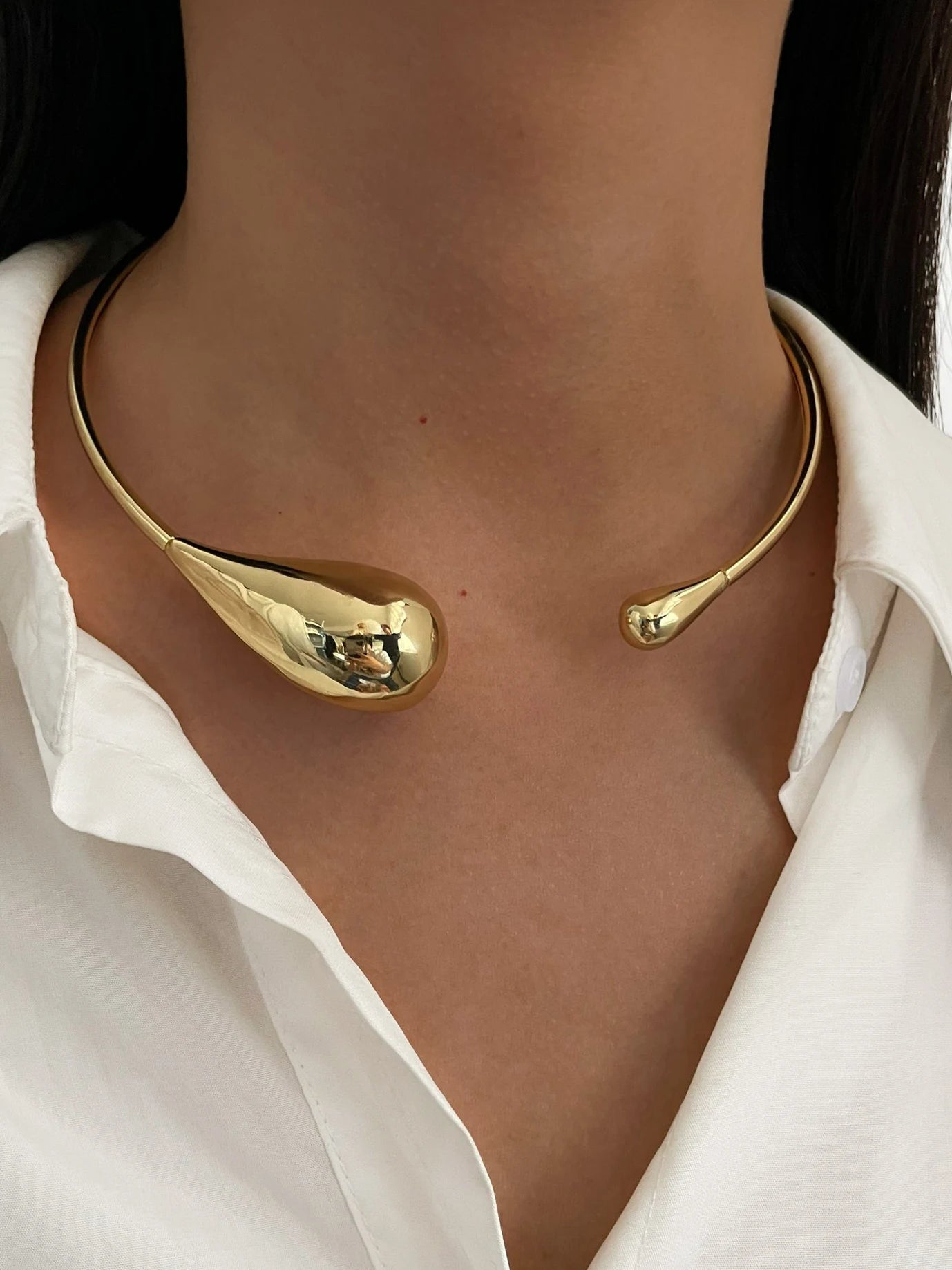 Fluid Essence Choker