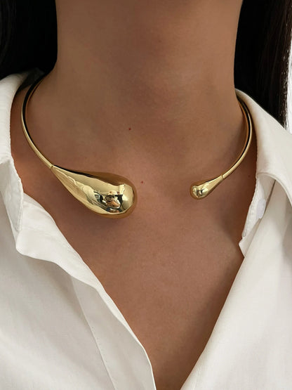 Fluid Essence Choker