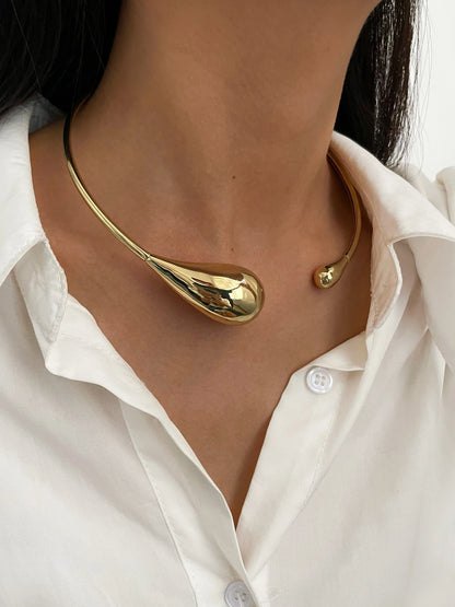 Fluid Essence Choker