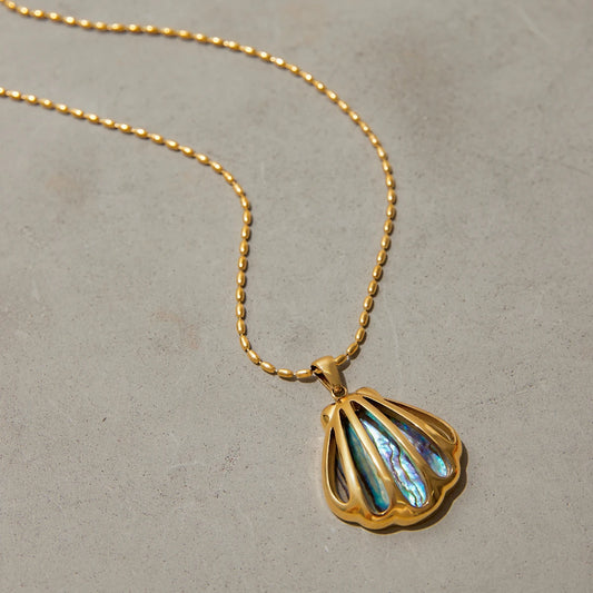 Golden Shell Bloom Necklace