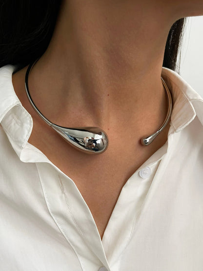 Fluid Essence Choker